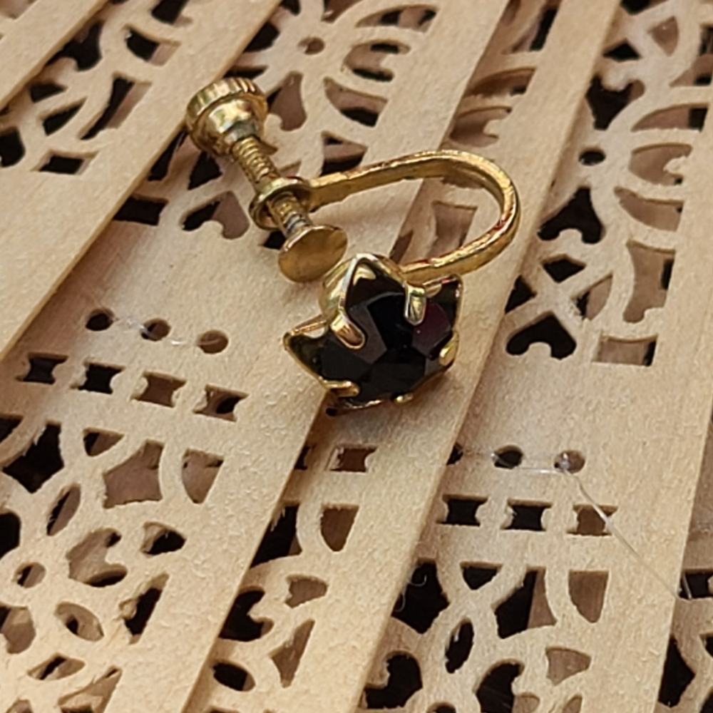 Single screw back earrings